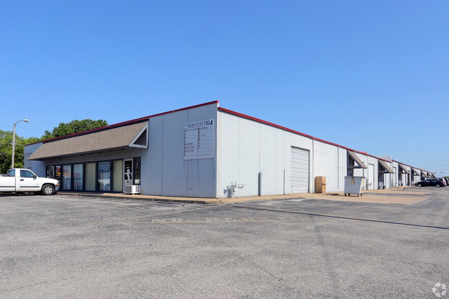 7739-7743 E 38th St, Tulsa, OK for lease - Building Photo - Image 3 of 3