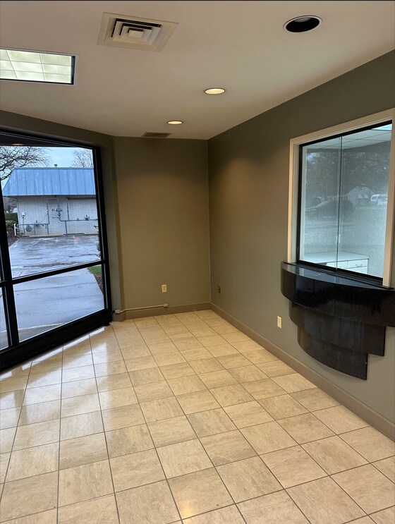 622 Eckel Rd, Perrysburg, OH for lease Interior Photo- Image 1 of 3