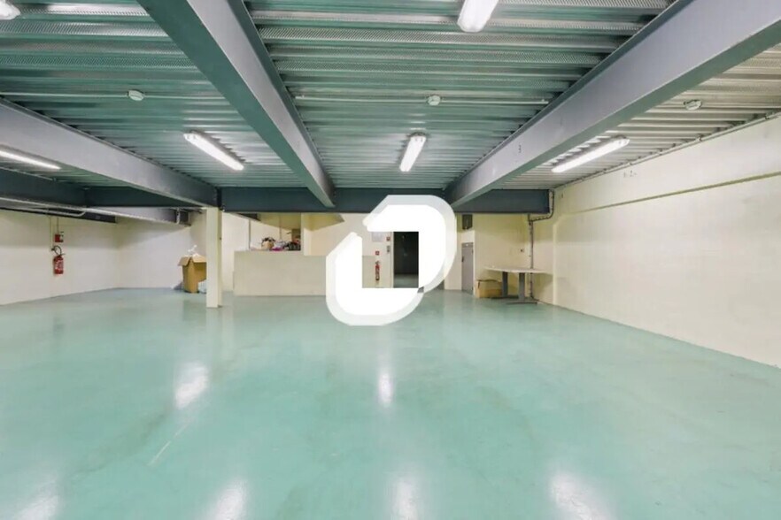 Flex in Boissy-Saint-Léger for lease - Interior Photo - Image 1 of 13