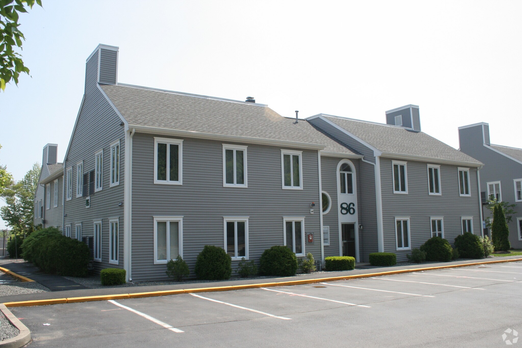 86 Faunce Corner Rd, Dartmouth, MA for sale Primary Photo- Image 1 of 1