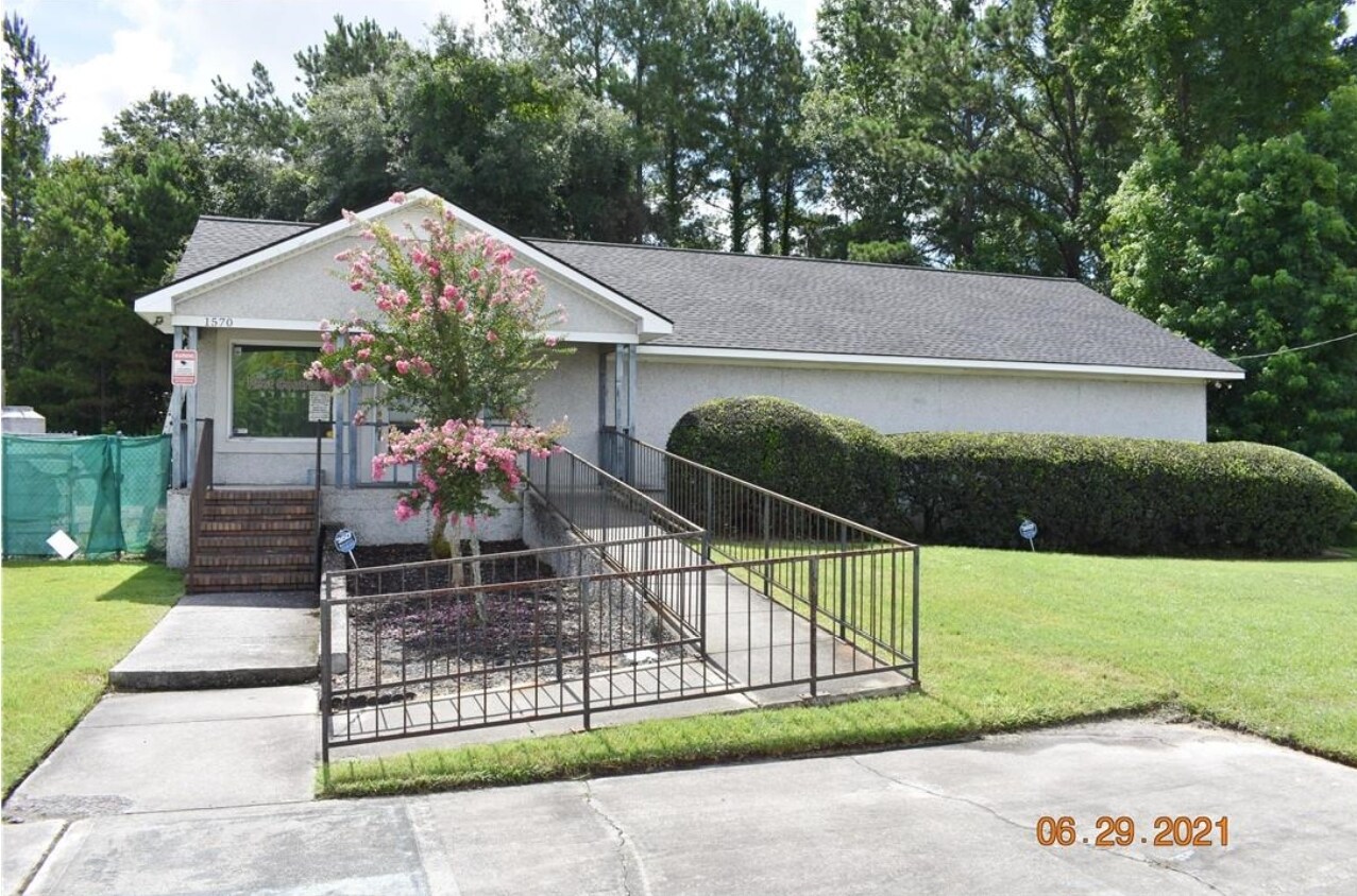 1570 Dean Forest Rd, Savannah, GA 31408