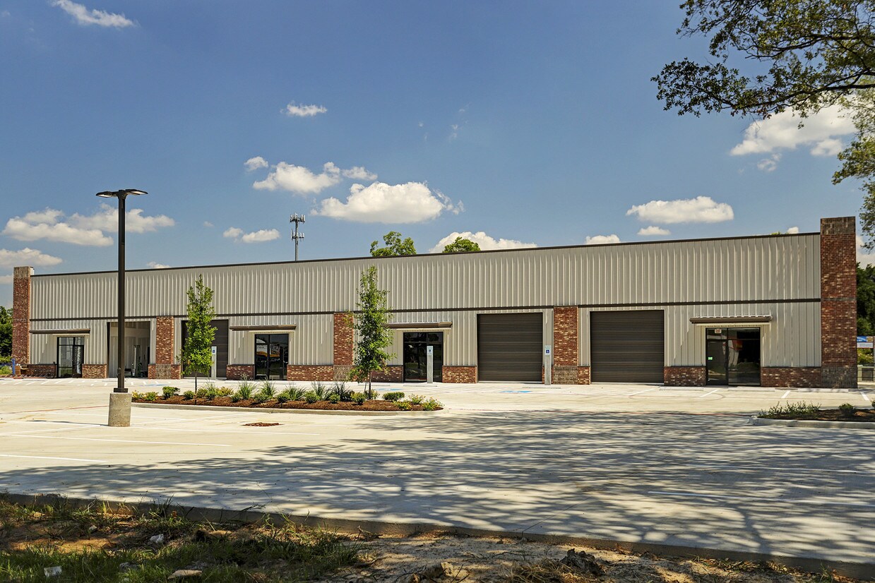 18300 Strack Dr, Spring, TX for lease Primary Photo- Image 1 of 5
