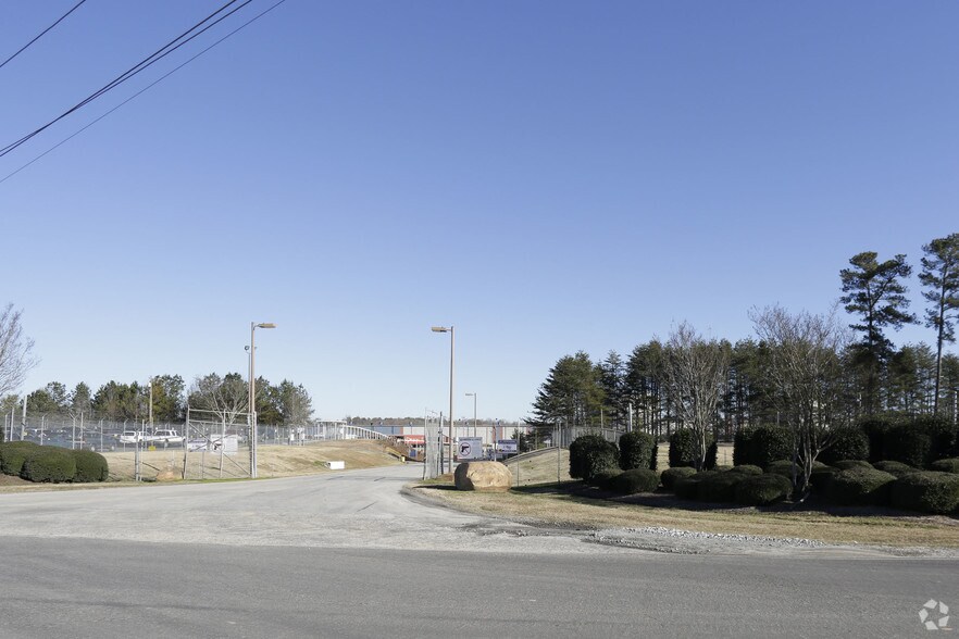 101 Michelin Dr, Laurens, SC 29360