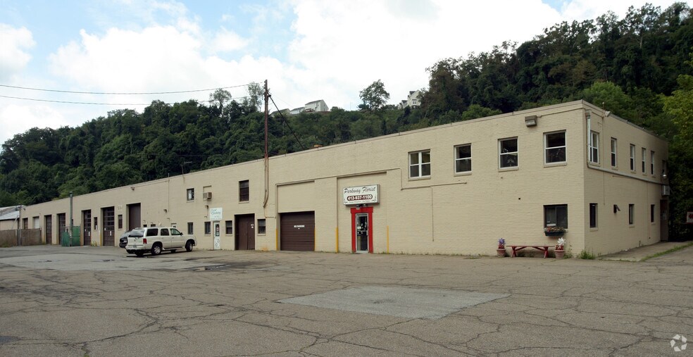 600 Greentree Rd, Pittsburgh, PA for lease - Primary Photo - Image 1 of 3