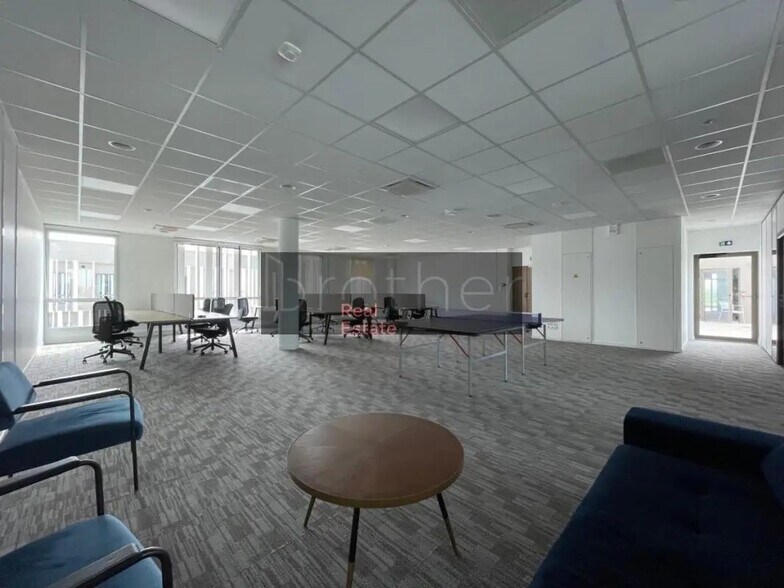 Office in Bruges for lease - Building Photo - Image 1 of 7