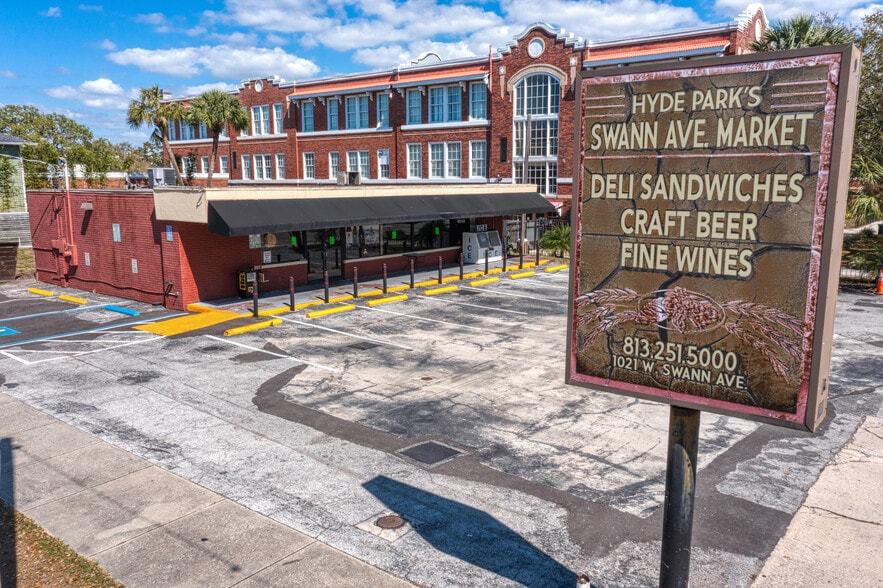 1021 W Swann Ave, Tampa, FL for lease - Building Photo - Image 1 of 3