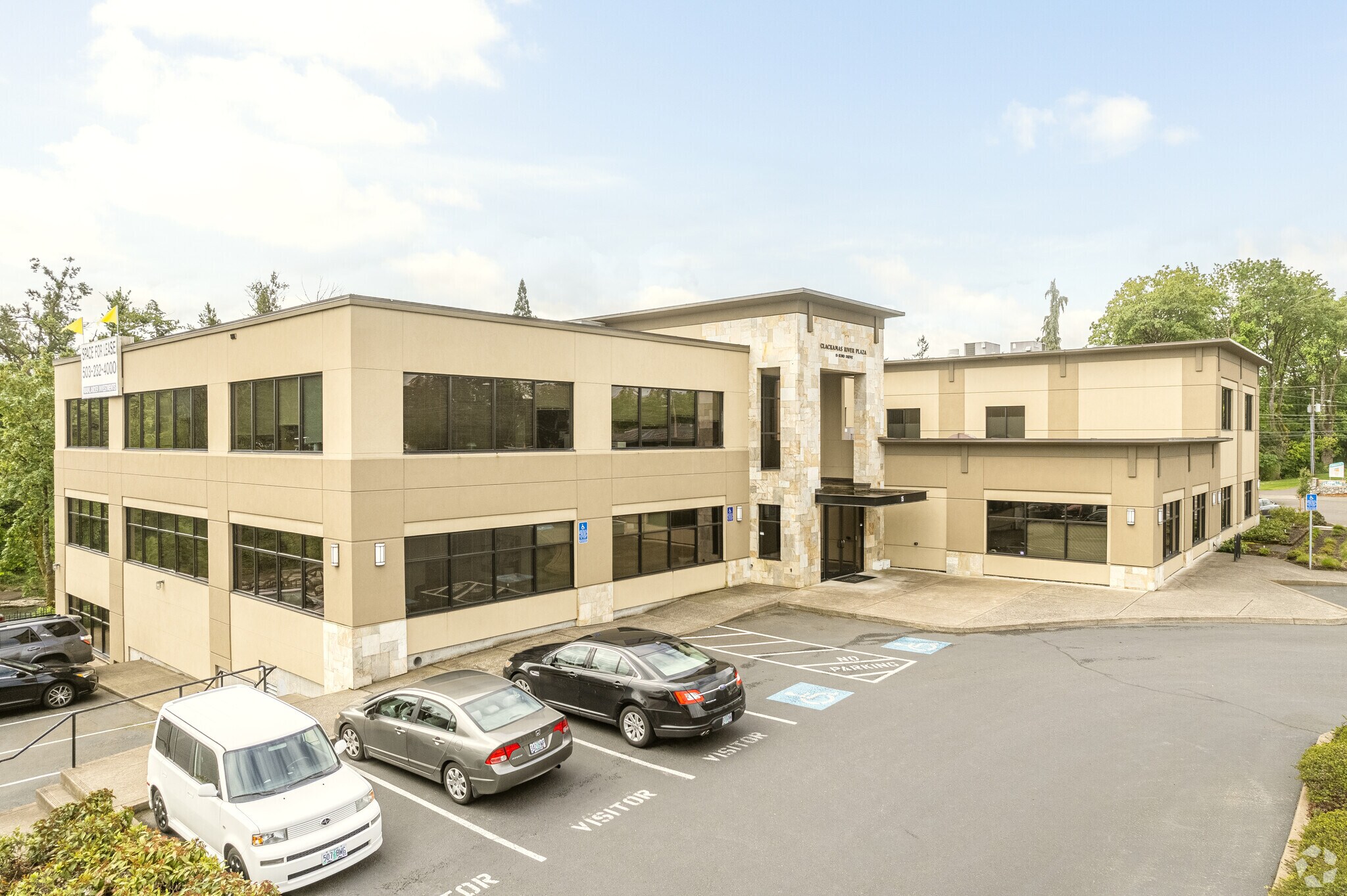 15 82nd Dr, Gladstone, OR for lease Primary Photo- Image 1 of 6