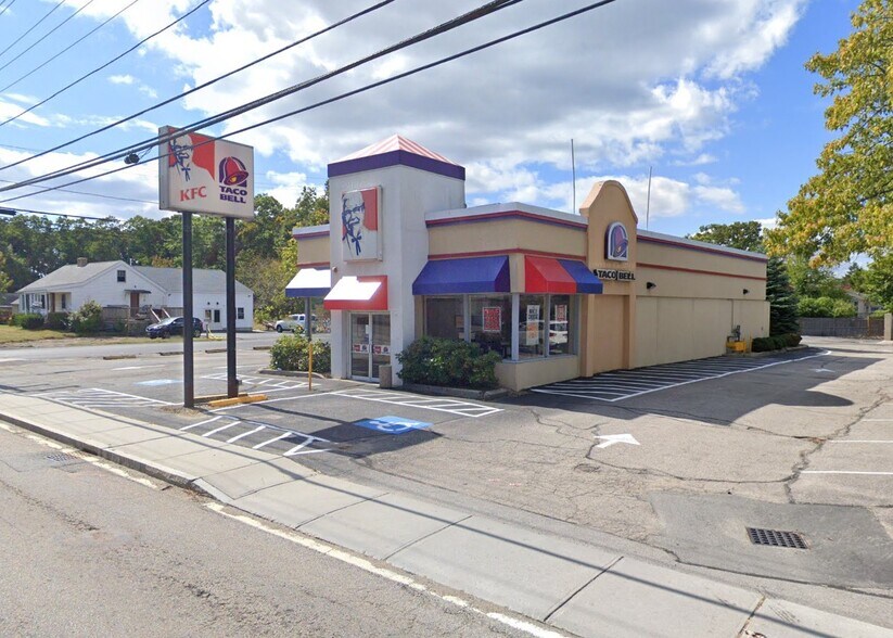 651 Ave, Warren, RI 02885