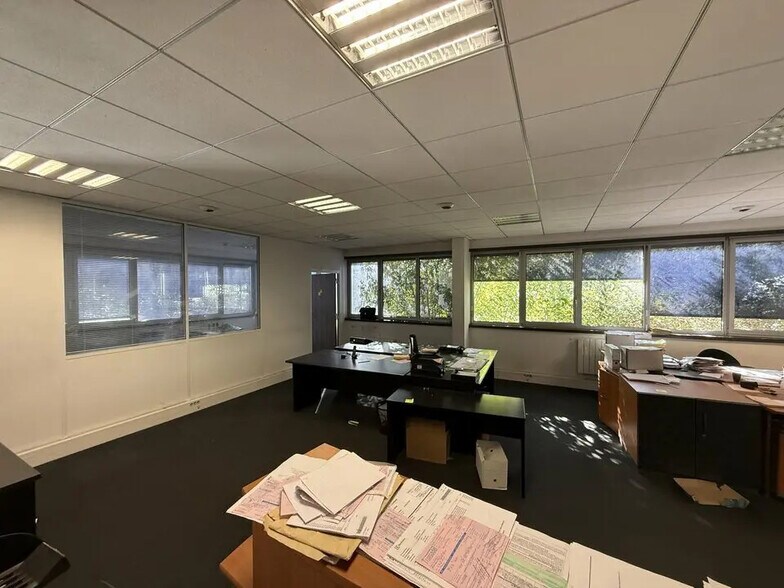 Office in Villeneuve-la-Garenne for lease - Building Photo - Image 2 of 11