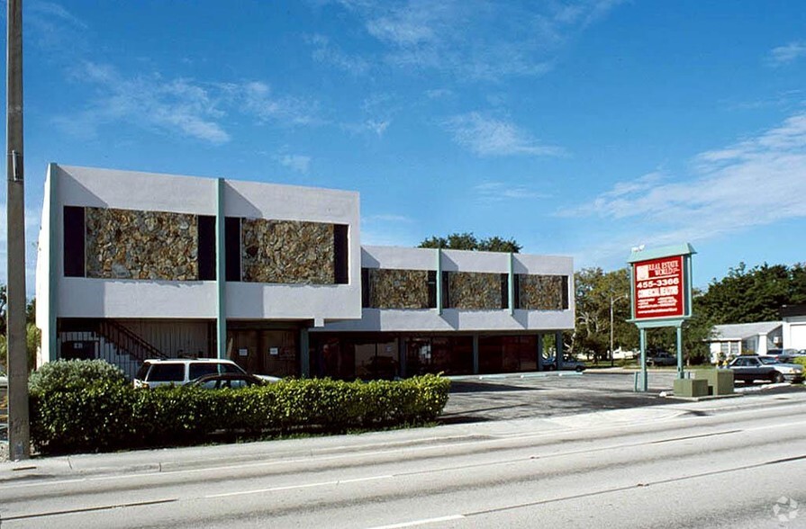 221 W Hallandale Beach Blvd, Hallandale Beach, FL for lease - Building Photo - Image 2 of 46