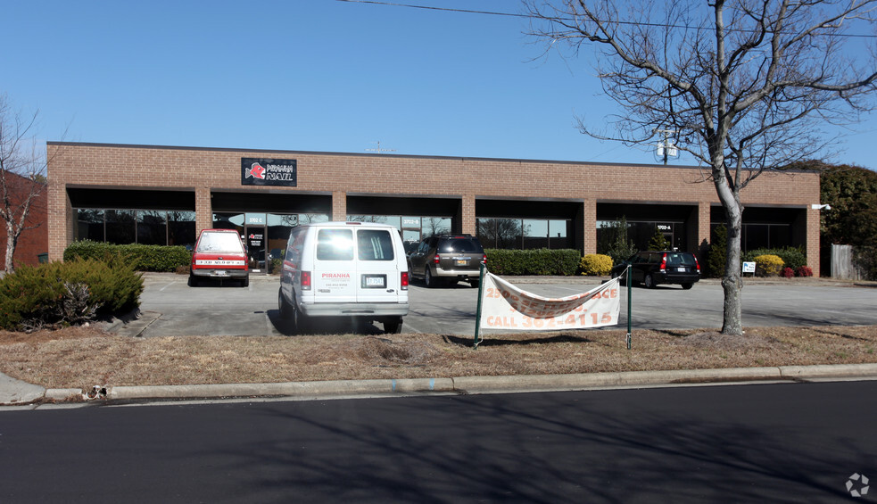 3702 Alliance Dr, Greensboro, NC for lease - Primary Photo - Image 1 of 4