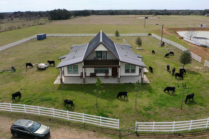 1048 11th st, Rock Island, TX for sale - Building Photo - Image 3 of 32