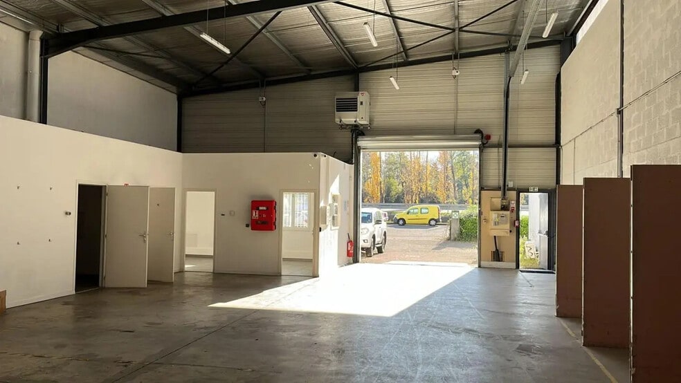 Industrial in Saint-Martin-le-Vinoux for lease - Interior Photo - Image 3 of 6