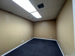 1114 N Main St, Algonquin, IL for lease Interior Photo- Image 2 of 14