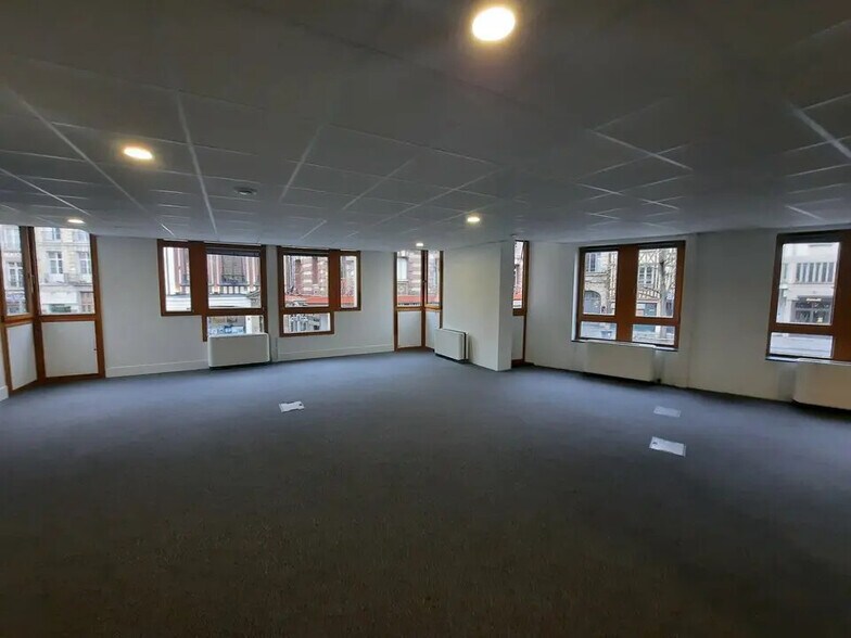 Office in Rouen for lease - Building Photo - Image 3 of 17