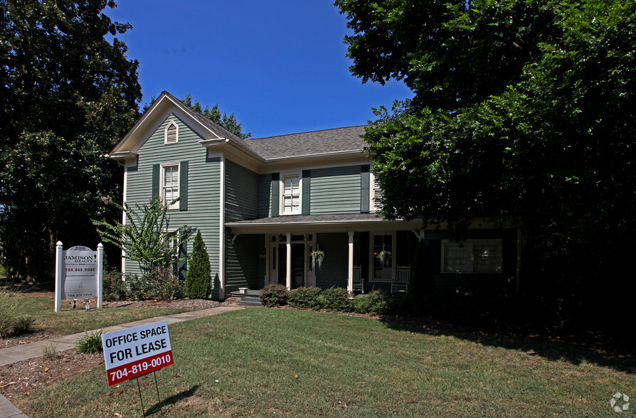 500 W John St, Matthews, NC for sale - Primary Photo - Image 1 of 40