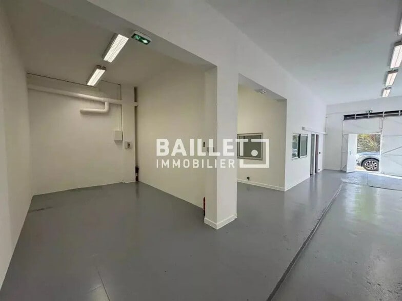 Industrial in Antibes for sale - Interior Photo - Image 2 of 8