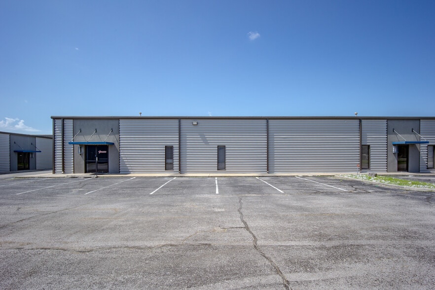 2845 Broce Dr, Norman, OK for lease - Building Photo - Image 2 of 12