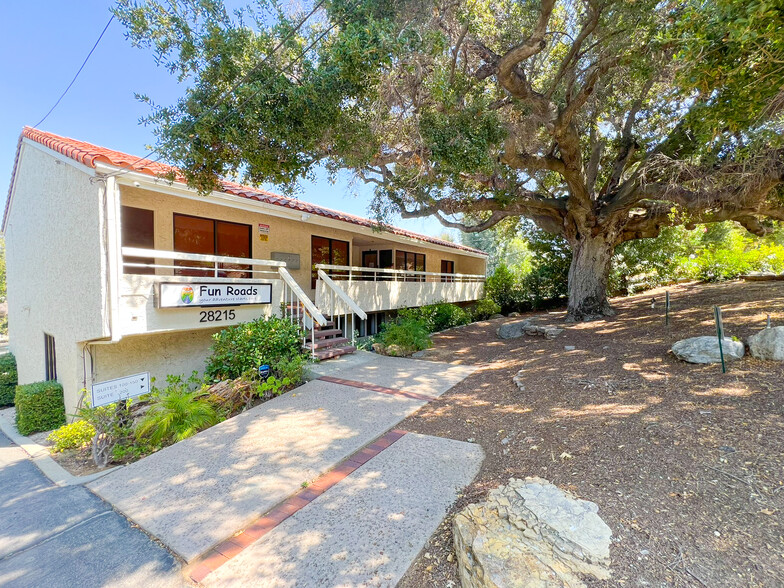 28215 Agoura Rd, Agoura Hills, CA for lease - Building Photo - Image 1 of 9