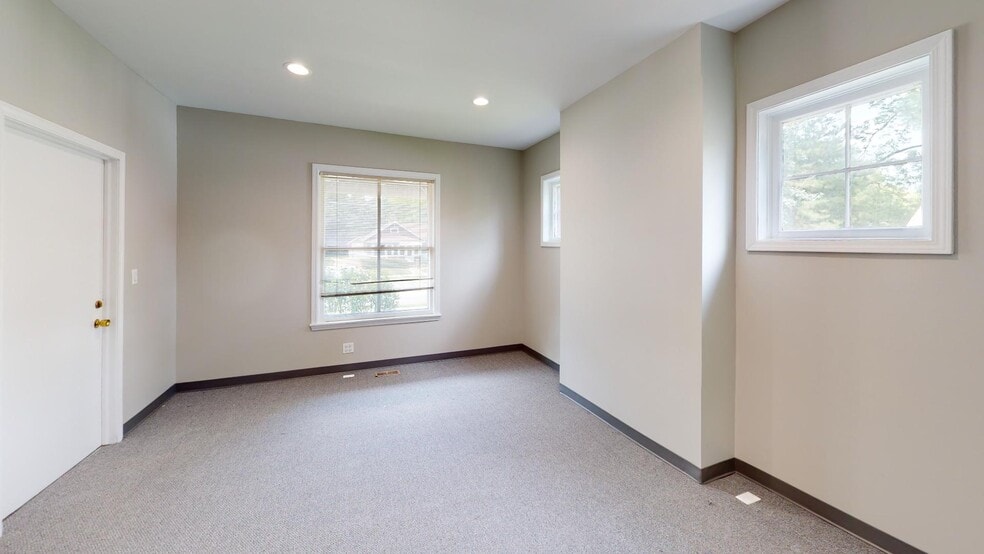 509 W Main St, Barrington, IL for lease - Interior Photo - Image 2 of 17