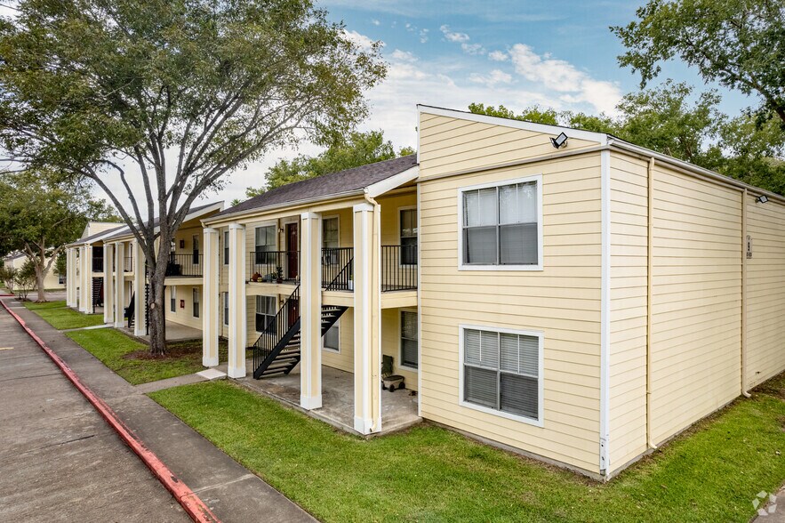 105 Anyway St, Lake Jackson, TX for sale - Primary Photo - Image 1 of 1