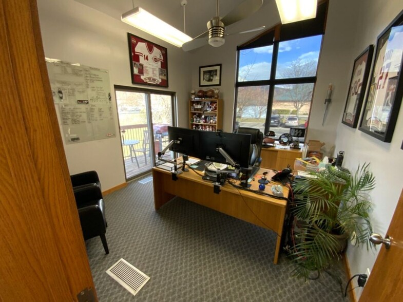 1778 State St, Orem, UT for lease - Interior Photo - Image 2 of 9