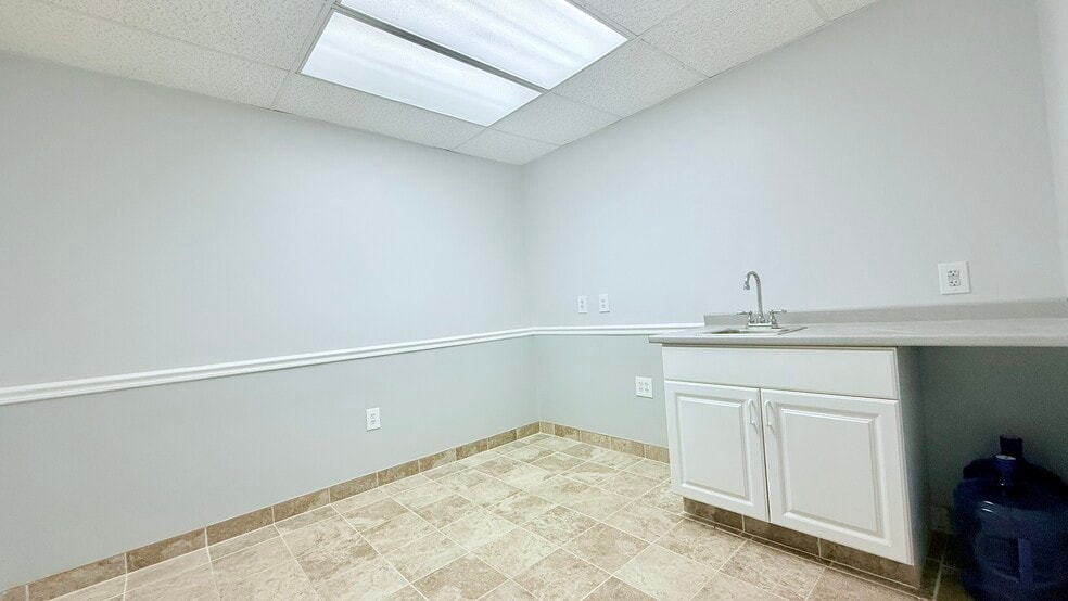 561 Cranbury Rd, East Brunswick, NJ for sale - Building Photo - Image 3 of 41