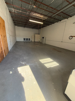 Warehouse For Rent Available Now! - Automotive Property