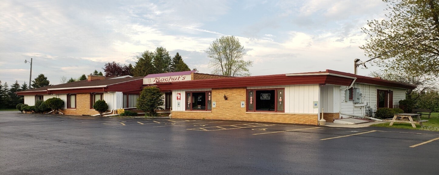 3911 Lincoln Ave, Two Rivers, WI for sale Primary Photo- Image 1 of 1