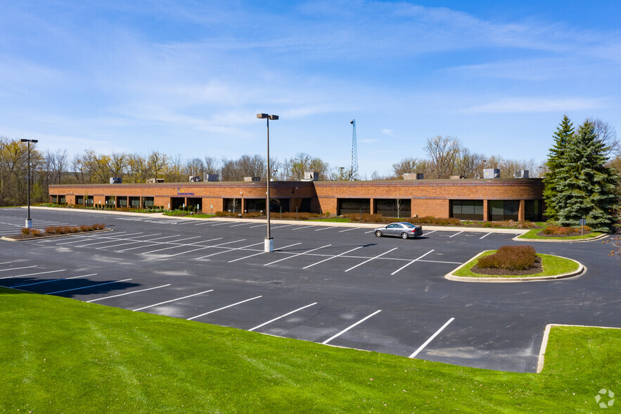 11301 W Lake Park Dr, Milwaukee, WI for sale - Building Photo - Image 1 of 11