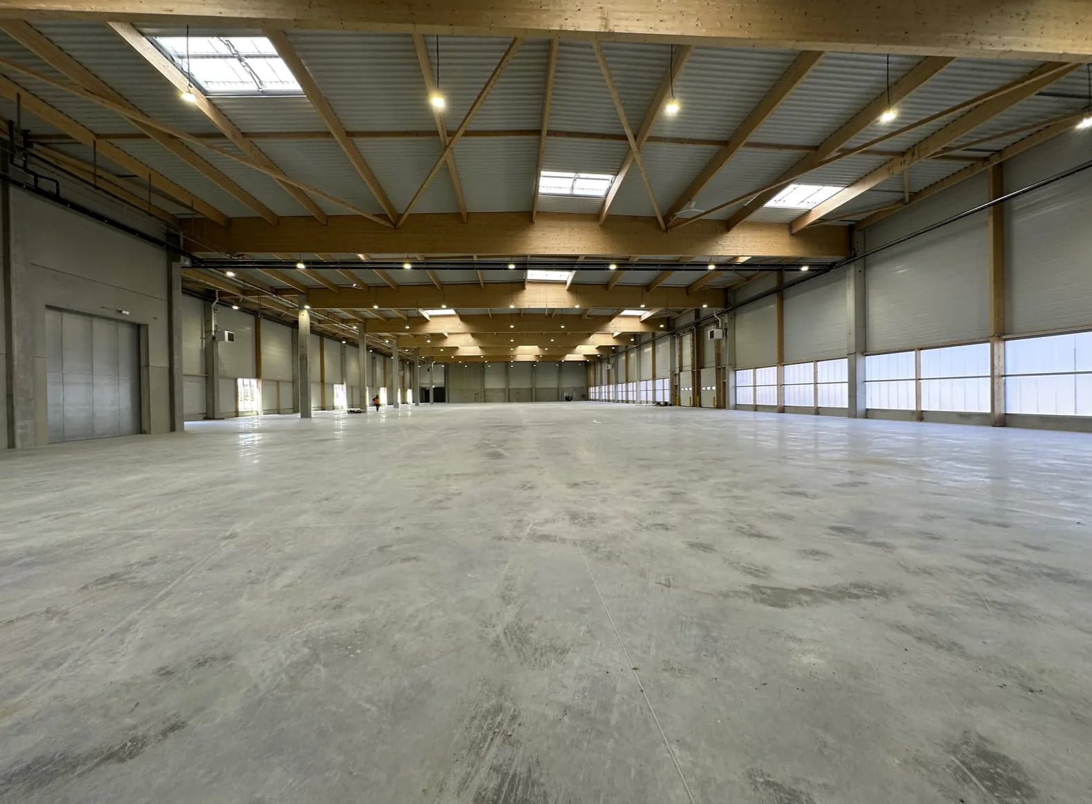 Industrial in Puiseux-en-France for lease Interior Photo- Image 1 of 5