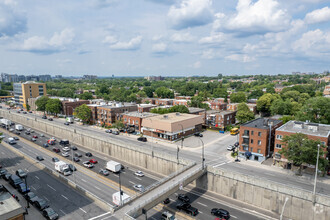 5805 Boul Décarie, Montréal, QC - aerial  map view