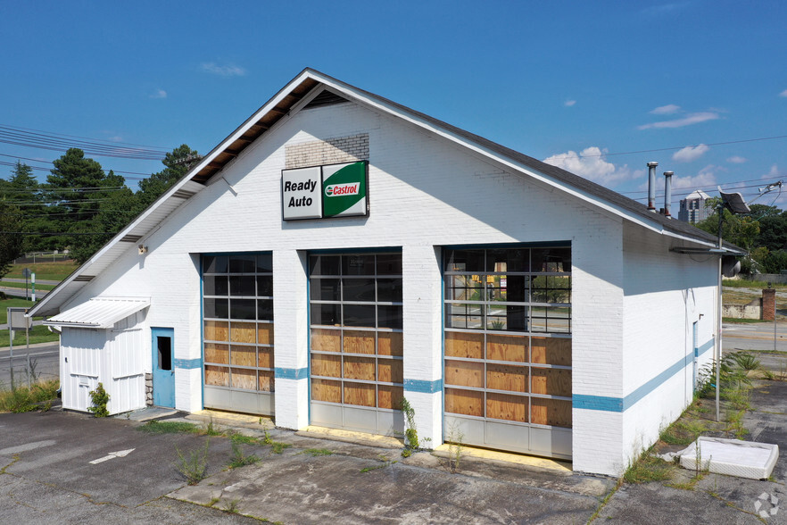 1013 Battleground Ave, Greensboro, NC for lease - Building Photo - Image 1 of 8