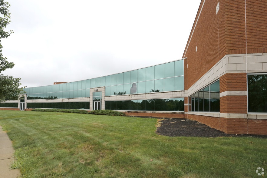 6 Cedar Brook Dr, Cranbury, NJ for lease - Building Photo - Image 3 of 4