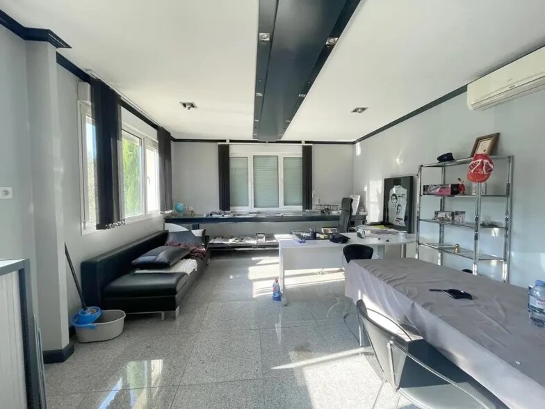 Flex in Mareil-Marly for sale - Interior Photo - Image 3 of 5