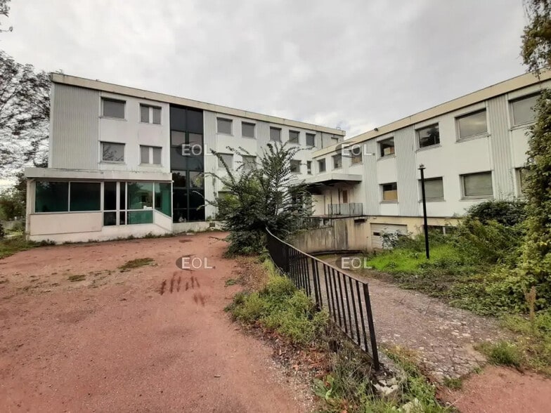 Flex in Saint-Maur-des-Fossés for lease - Building Photo - Image 2 of 12