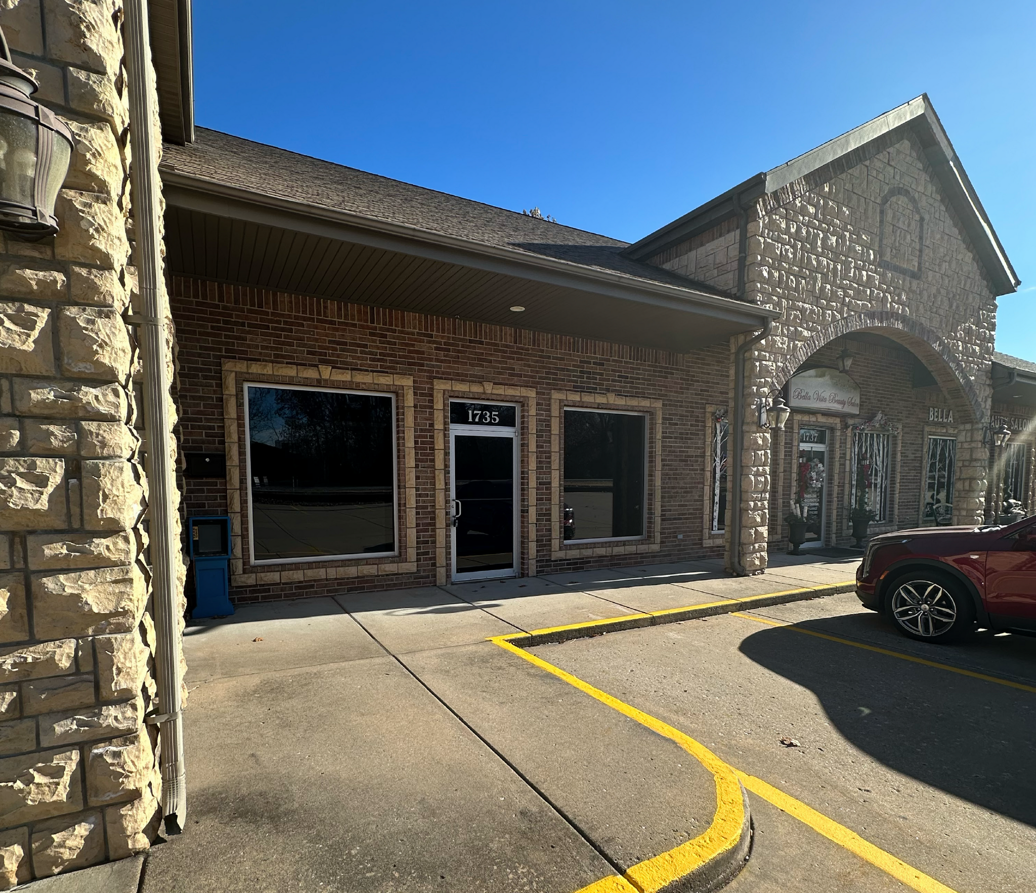 1701 W Forest Hills Blvd, Bella Vista, AR for lease Building Photo- Image 1 of 4