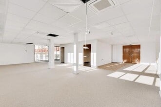 21 Rue D'Artois, Paris for lease Interior Photo- Image 2 of 9