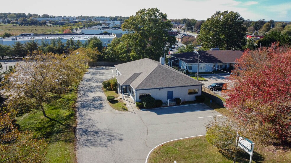 67 Valley Rd, Middletown, RI 02842