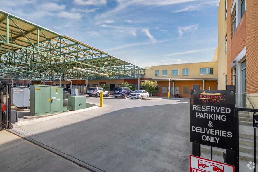 2251 Broadway St, San Antonio, TX for lease - Primary Photo - Image 2 of 11