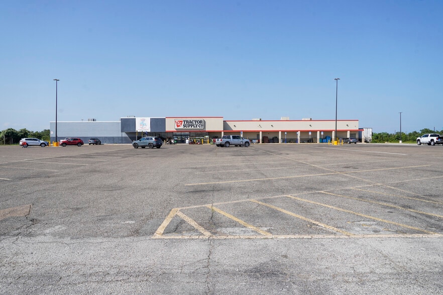 1920 Wheeler Ave, Aransas Pass, TX for lease - Building Photo - Image 1 of 4