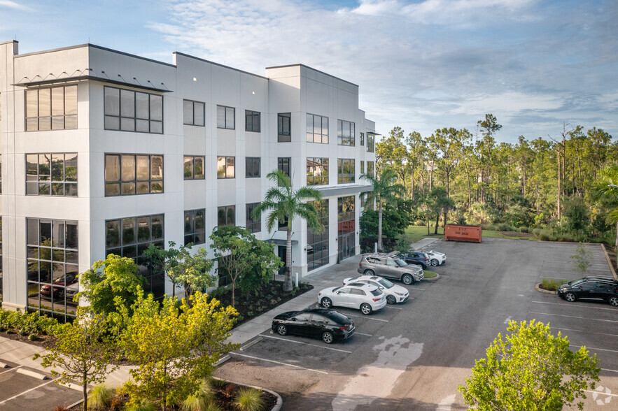 3555 Kraft Rd, Naples, FL for lease - Building Photo - Image 3 of 7