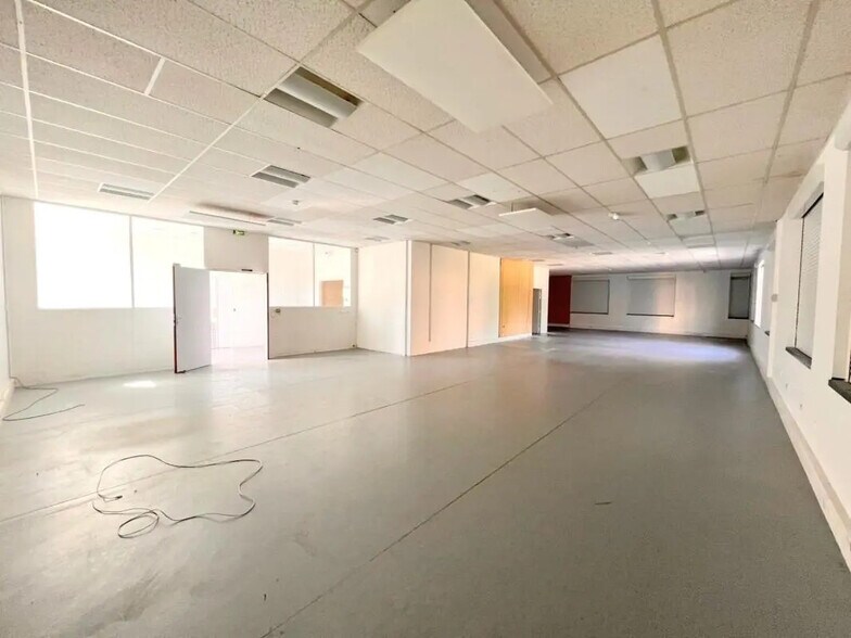 Flex in Montigny-le-Bretonneux for sale - Interior Photo - Image 2 of 14