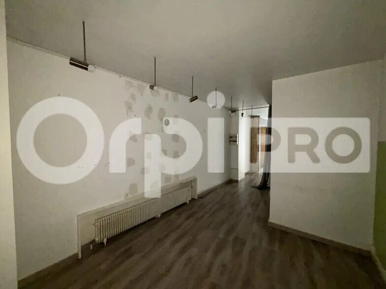 Retail in Montluçon for lease - Interior Photo - Image 3 of 4