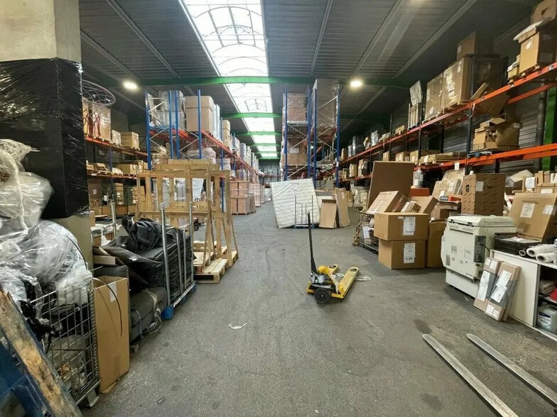 Flex in Genas for lease - Building Photo - Image 3 of 12