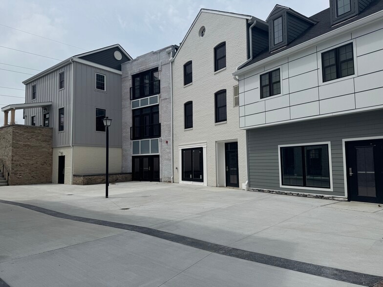 1232-1300 Weathervane Ln, Akron, OH for lease - Building Photo - Image 2 of 7