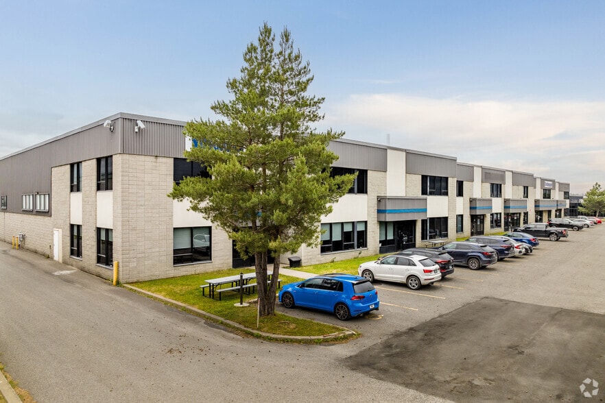 3330 Rue 2nd, Longueuil, QC for sale - Building Photo - Image 1 of 1