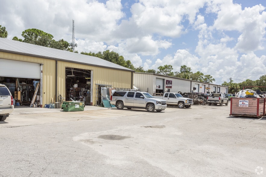 4186 Kings Hwy, Port Charlotte, FL for lease - Building Photo - Image 1 of 9