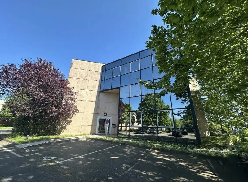 Office in Labège for lease - Building Photo - Image 1 of 5