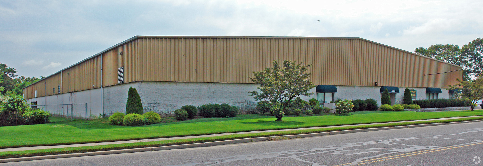 885 Waverly Ave, Holtsville, NY 11742 - Industrial for Sale | LoopNet